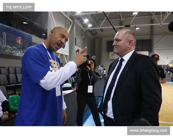 从战术体系与球队平衡角度深入分析小卢卡斯在巴黎长期担任替补的原因